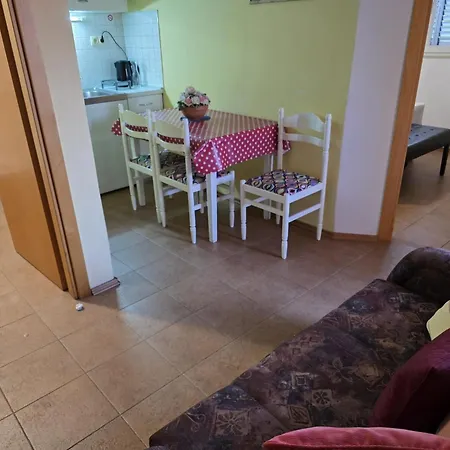 Sunflower By The Sea Апартаменты Трогир